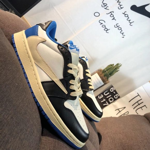 Jordan 1 Low Retro OG SP main image 4